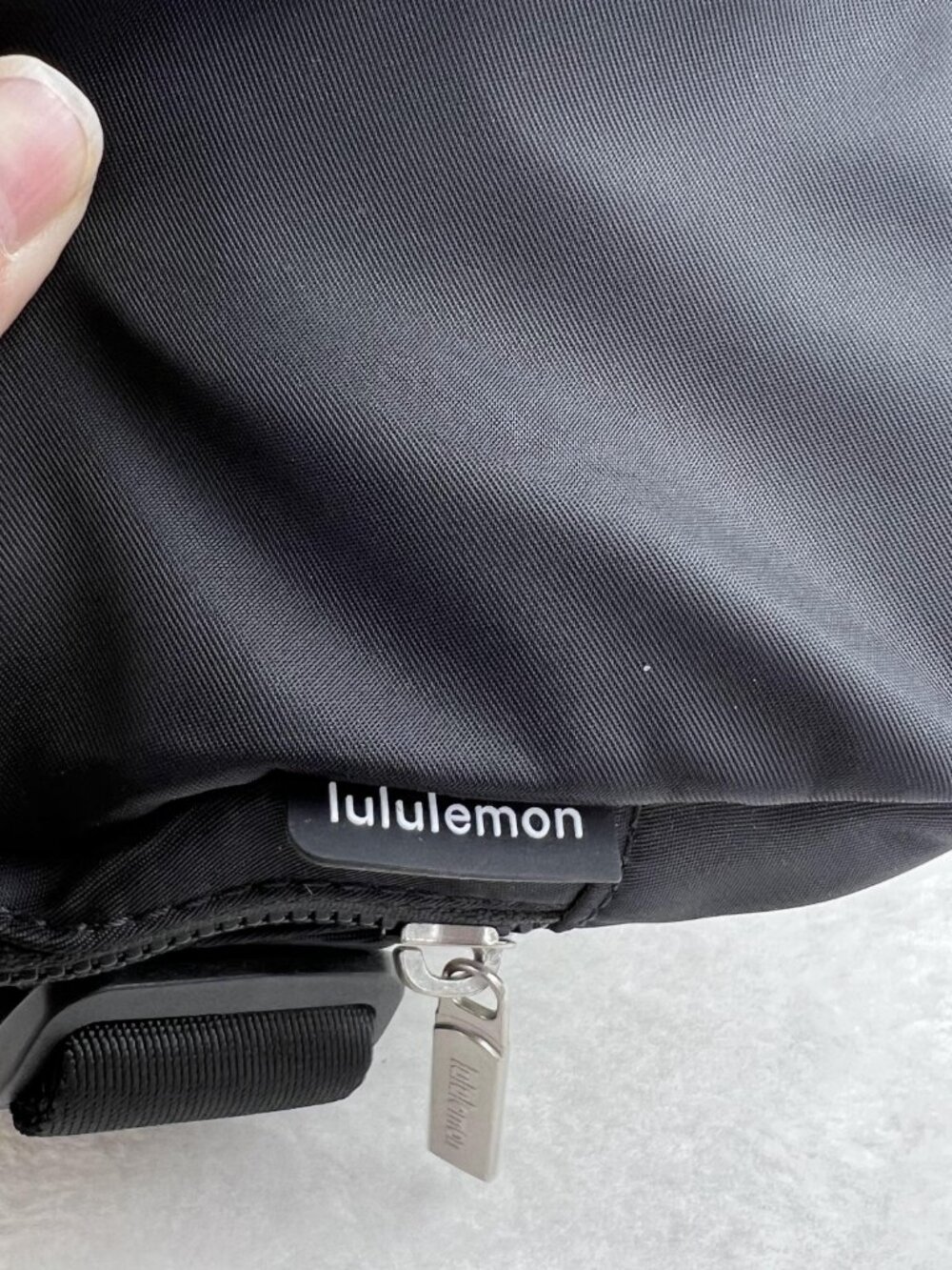 Lululemon Everywhere Belt bag - Picture 4 of 11